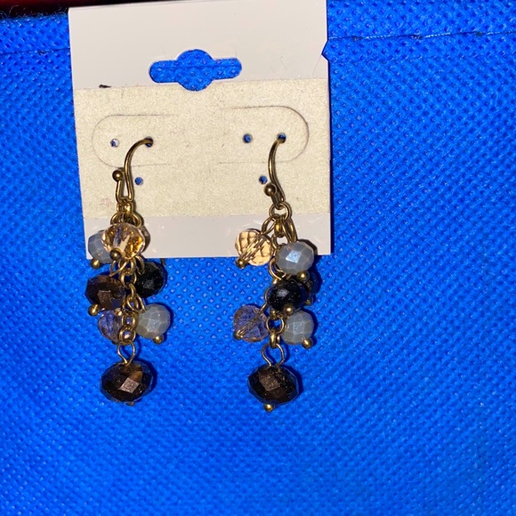 FREE W2+ bundle New dangling multi stone earrings very pretty - Picture 1 of 3
